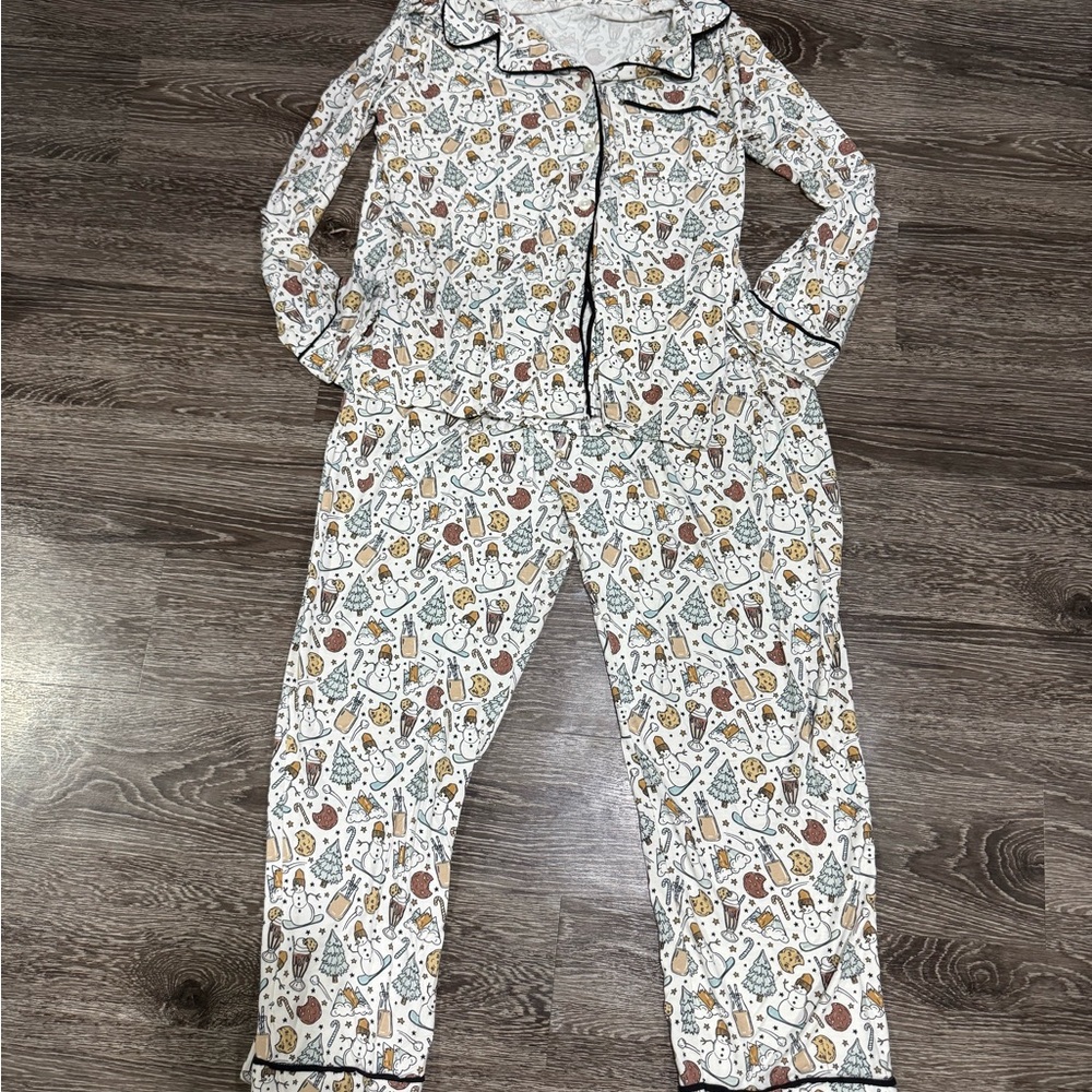 Larkspur Women’s Christmas Pajama Set